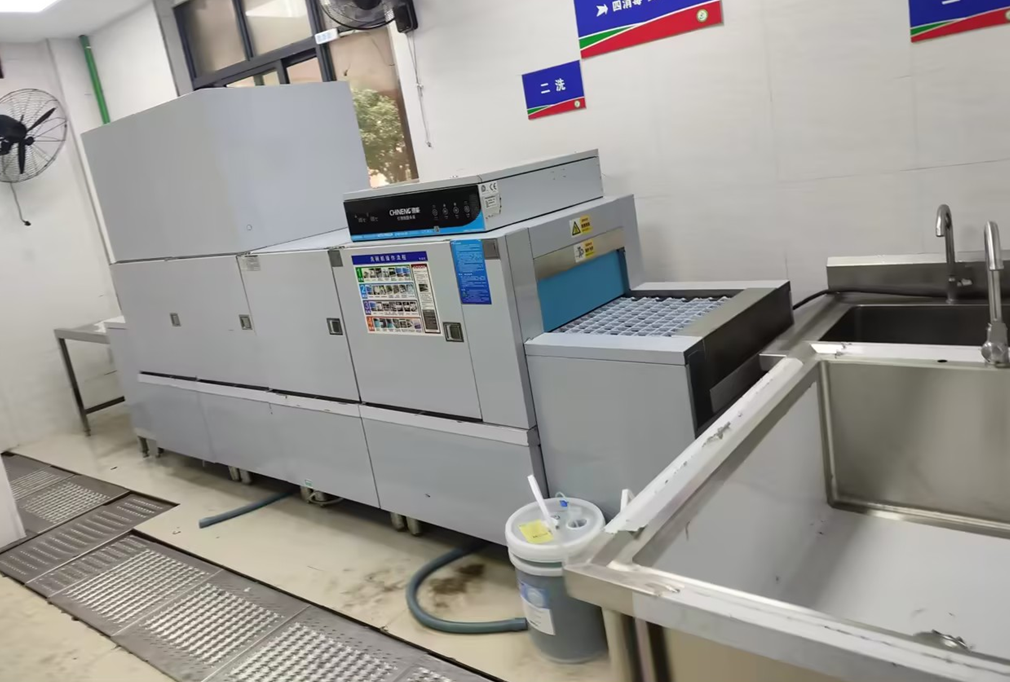 2000人食堂的“洗碗革命”：一台机器如何取代十位阿姨？