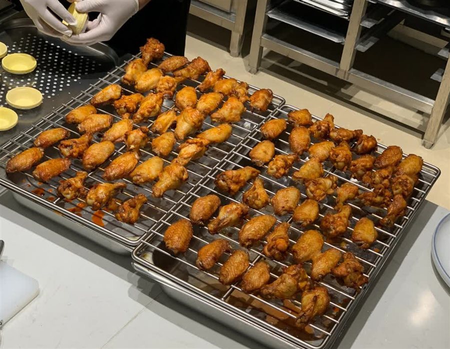 蒸烤箱批量出品的烤鸡翅
